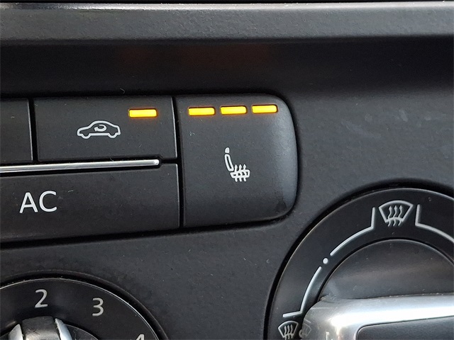 2011 Volkswagen Jetta SEL photo 23