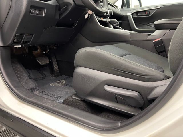 2024 Toyota RAV4 LE photo 29