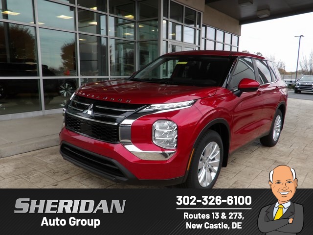 2025 Mitsubishi Outlander ES's photo