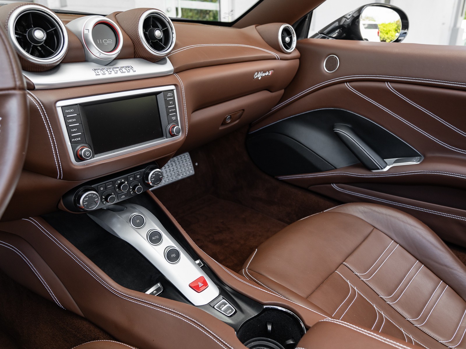 2015 Ferrari California T photo 26
