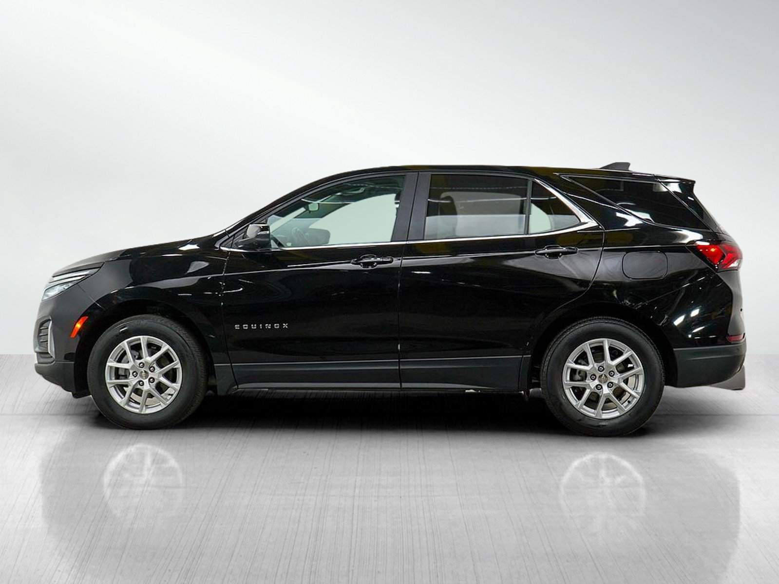 Used 2024 Chevrolet Equinox LT with VIN 3GNAXUEG1RL275025 for sale in Roseville, Minnesota