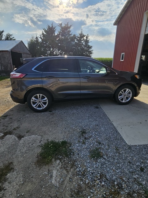 2020 Ford Edge SEL photo 3