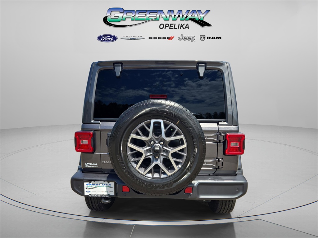2025 Jeep Wrangler Sahara photo 4