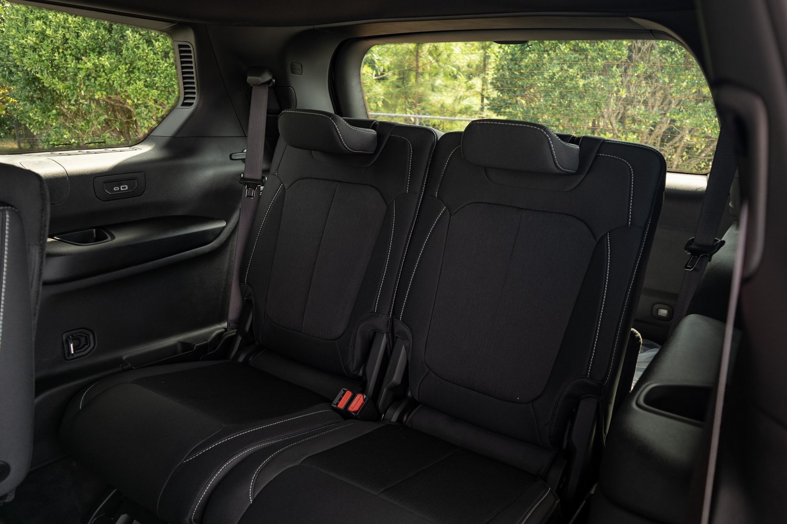 2025 Jeep Grand Cherokee Laredo Altitude photo 18
