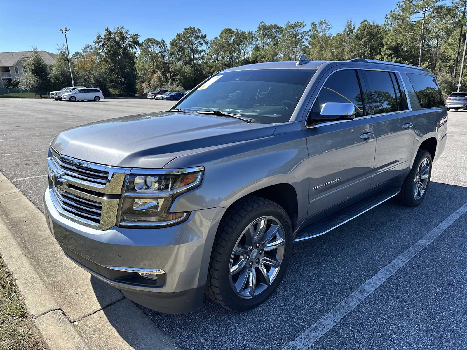 2020 Chevrolet Suburban Premier photo 2