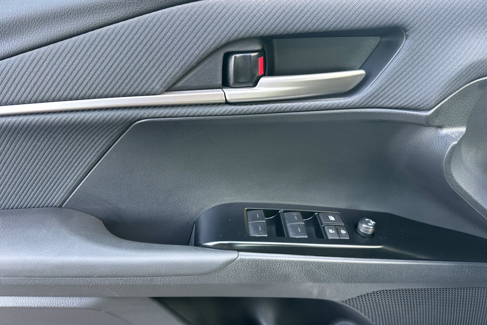 2025 Toyota Camry XSE photo 6
