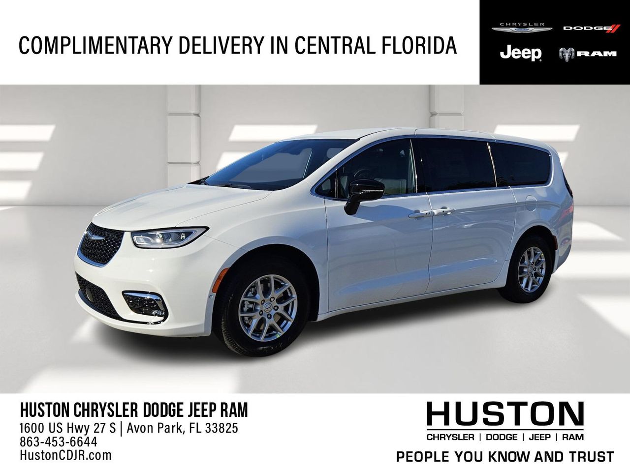 2026 Chrysler Pacifica Select's photo