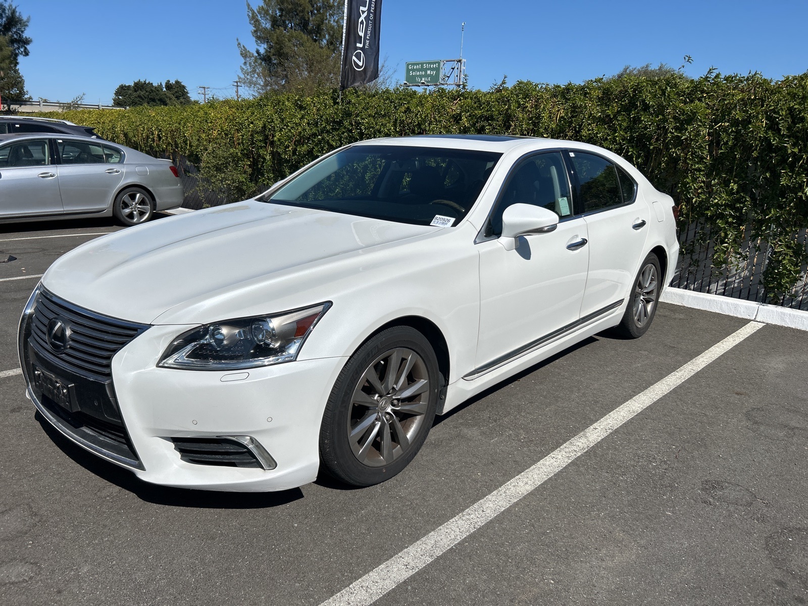 2014 Lexus LS 460 photo 3