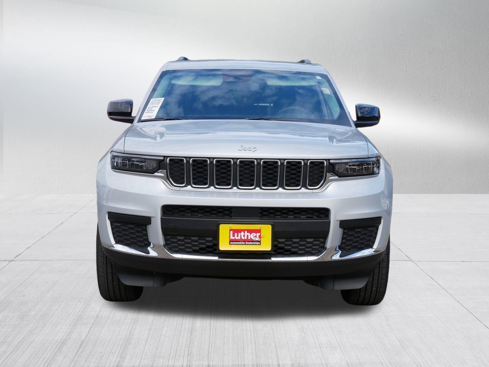 2023 Jeep Grand Cherokee Laredo photo 2