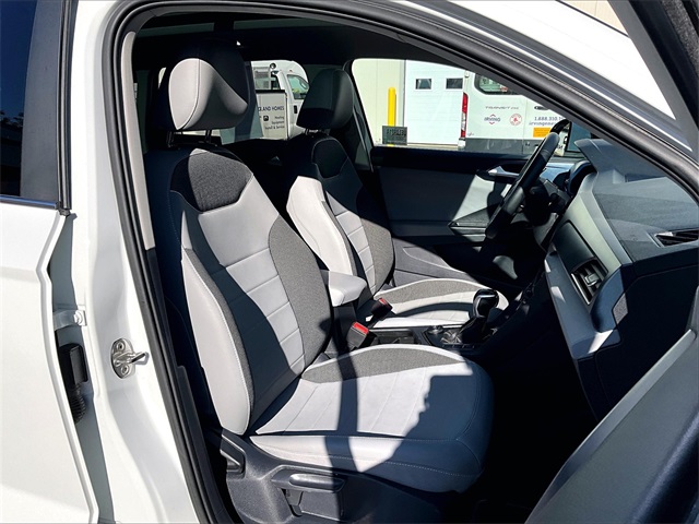 2023 Volkswagen Taos SE photo 7