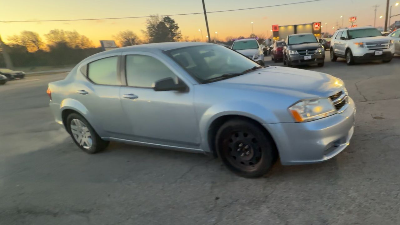 2013 Dodge Avenger SE's photo