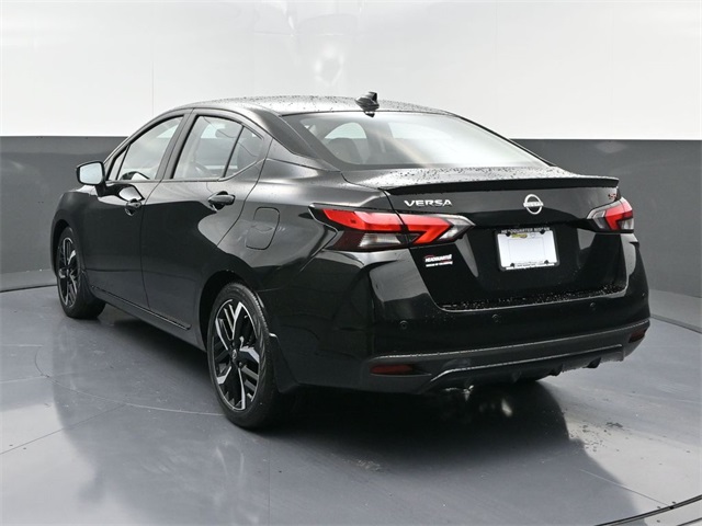 2025 Nissan Versa 1.6 SR photo 4