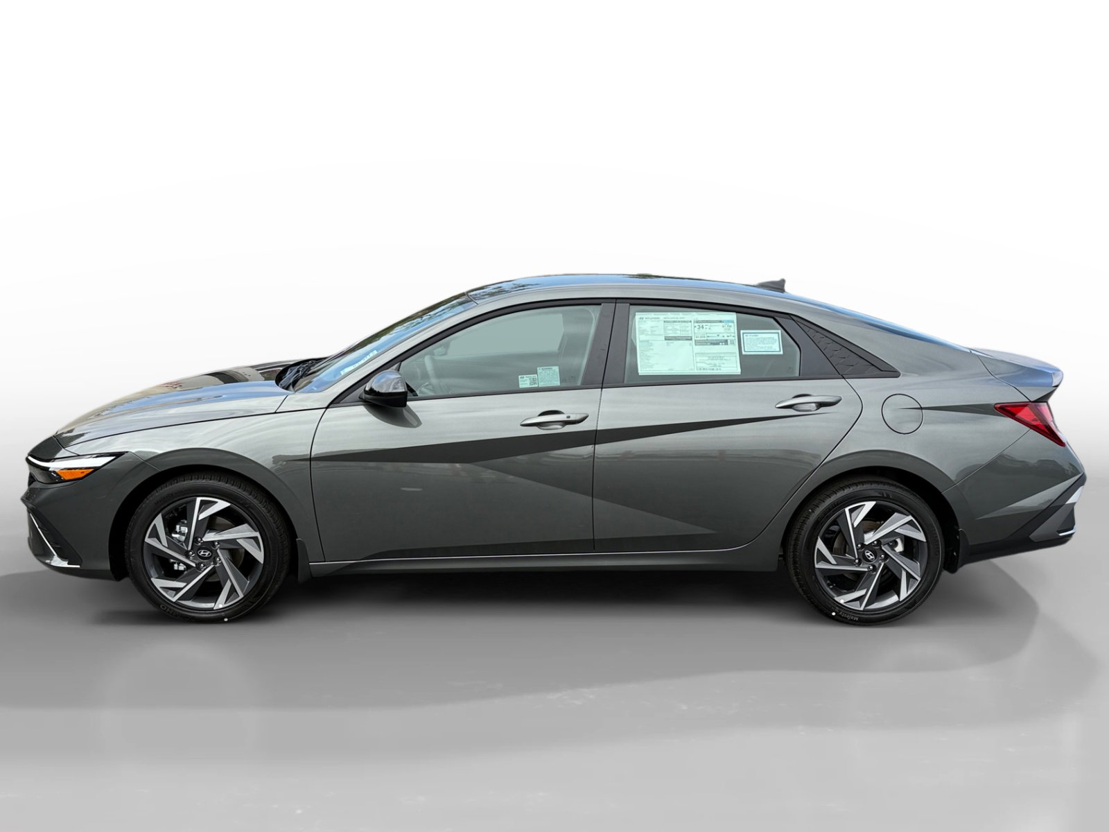 2025 Hyundai Elantra SEL Sport photo 2