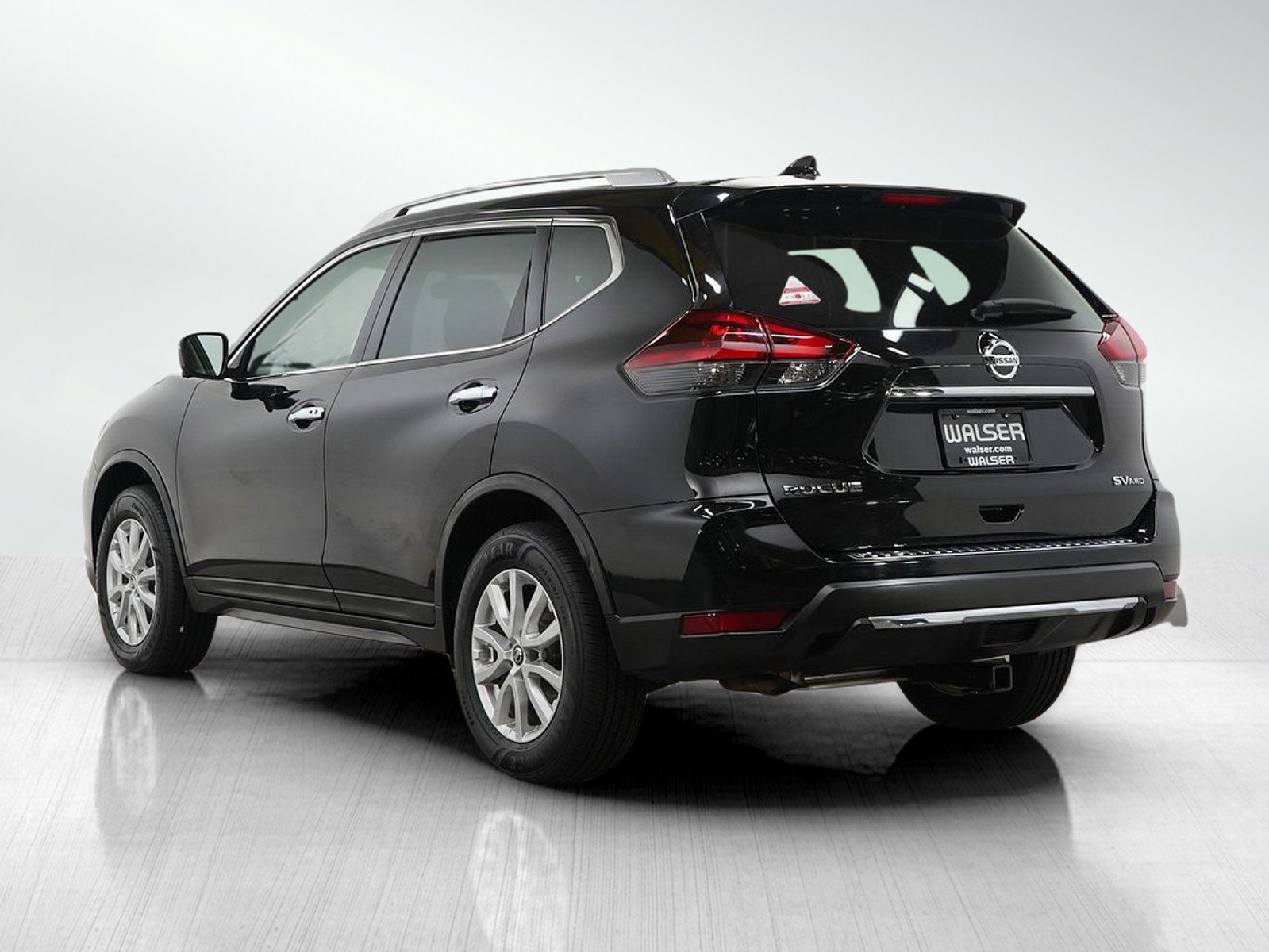 2018 Nissan Rogue SV photo 2