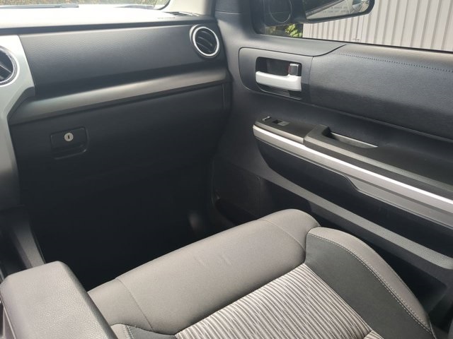 2016 Toyota Tundra SR5 photo 13