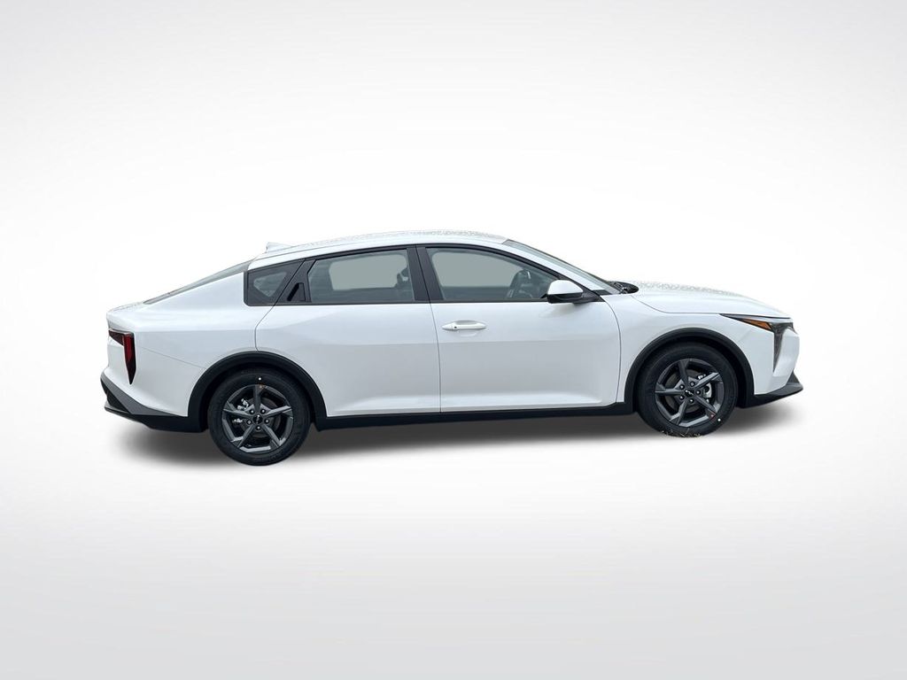2025 Kia K4 LXS photo 6