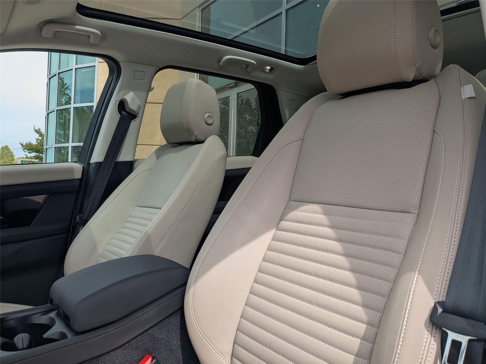 2024 Land Rover Discovery Sport S photo 13