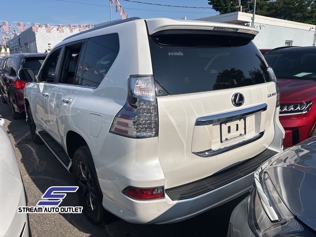 2023 Lexus GX 460 photo 2