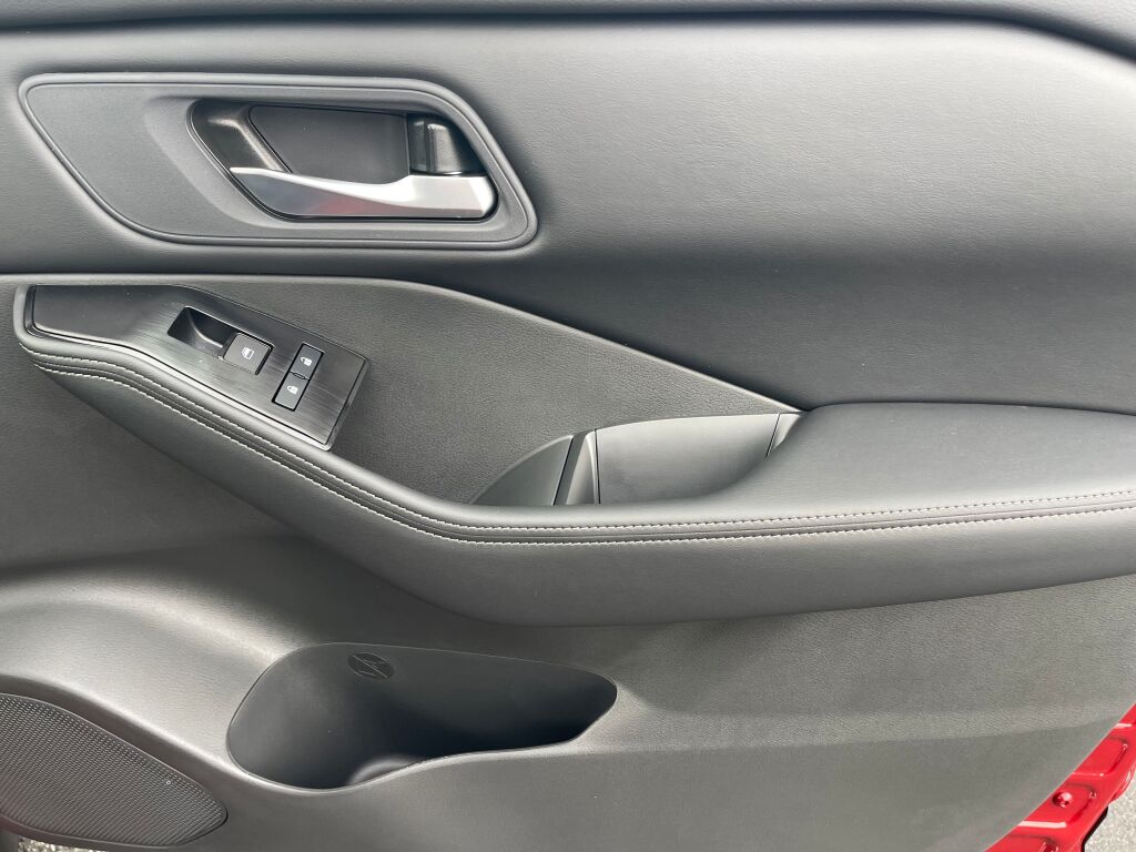 2026 Nissan Rogue SV photo 15