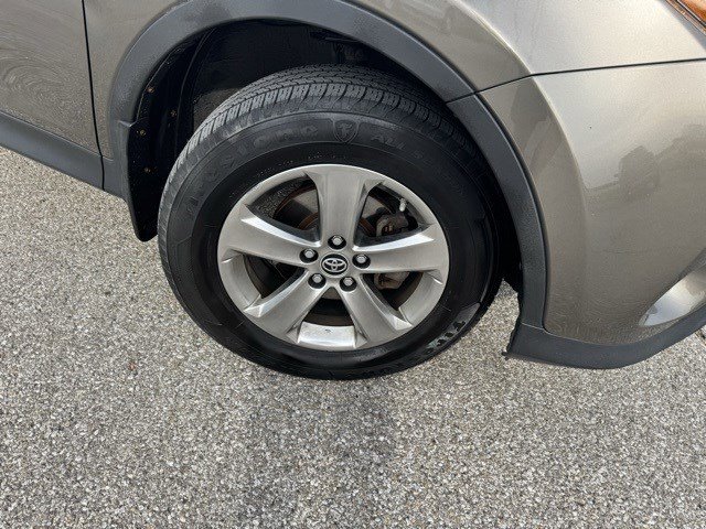 2015 Toyota RAV4 XLE photo 36