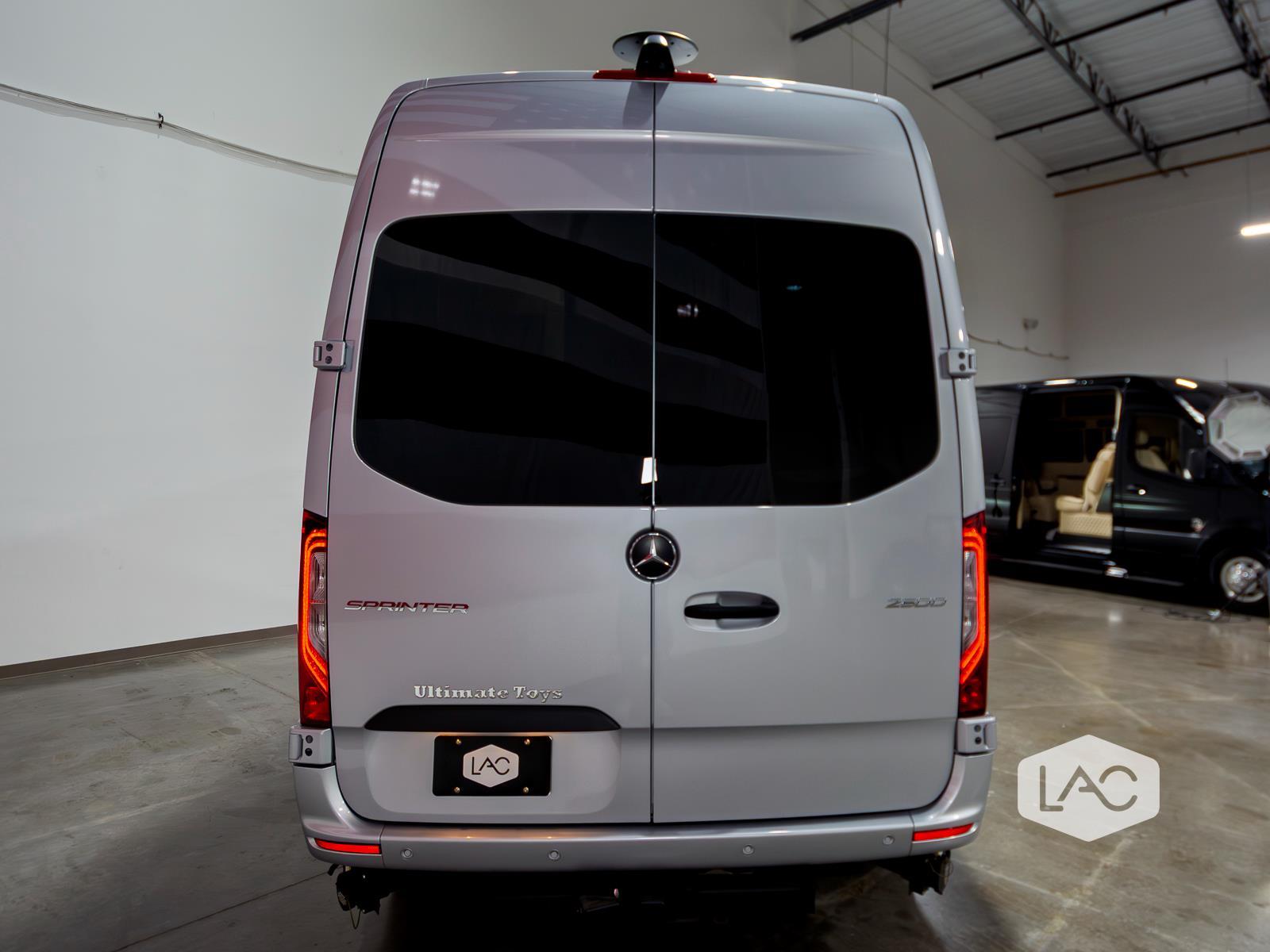 2022 Mercedes Benz Sprinter Cargo Van photo 3