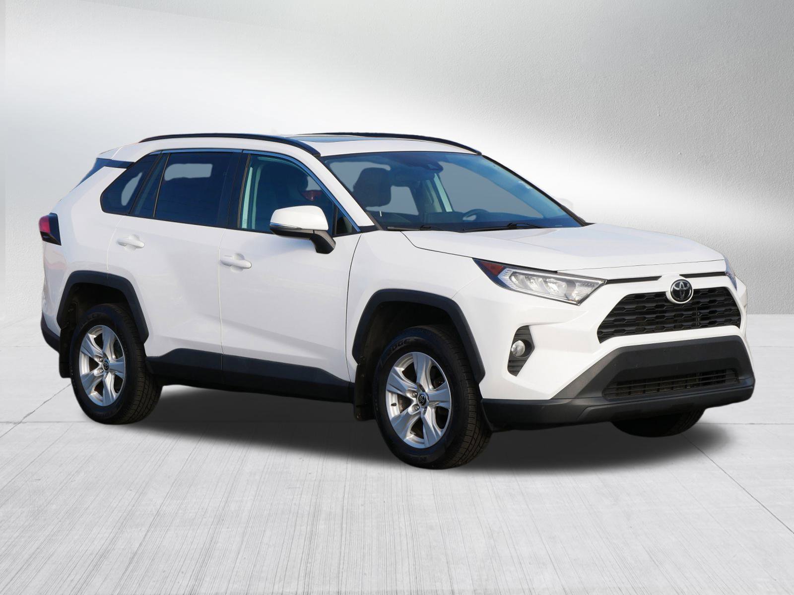 2021 Toyota RAV4 XLE's photo