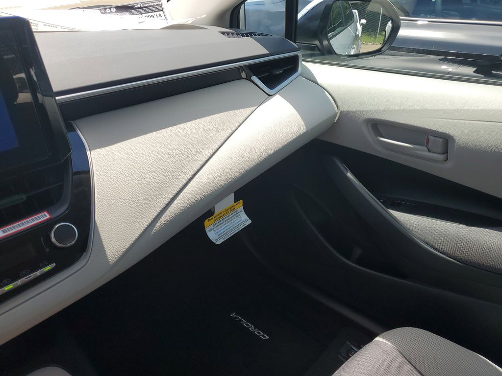 2025 Toyota Corolla LE photo 27