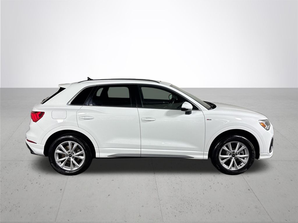2024 Audi Q3 S line Premium photo 4