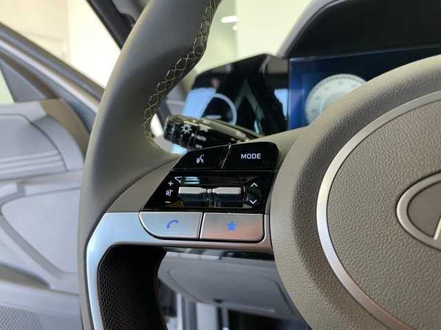 2024 Hyundai Elantra SEL Convenience photo 17