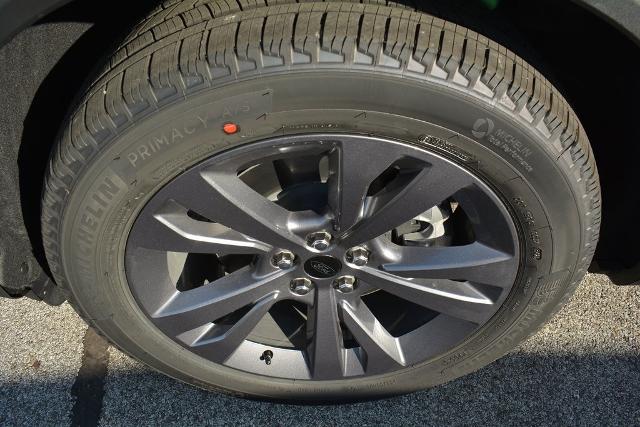 2025 Ford Explorer photo 2