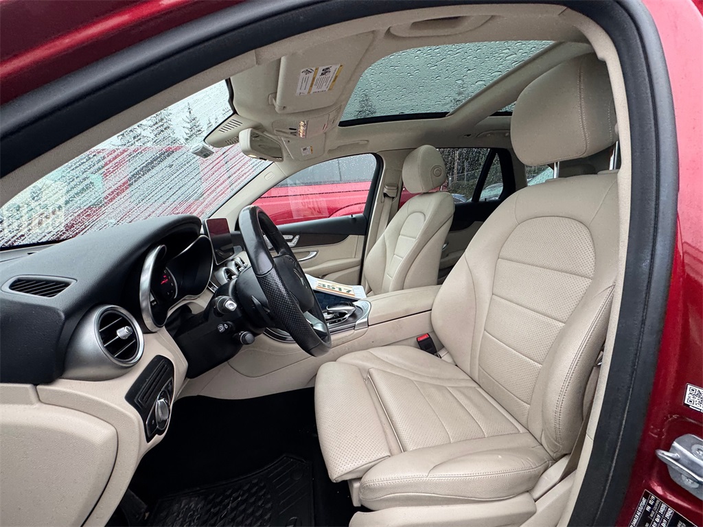 2019 Mercedes Benz GLC 300 4MATIC photo 3