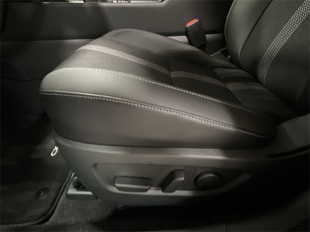 2025 Mazda CX-50 2.5 S Preferred photo 17