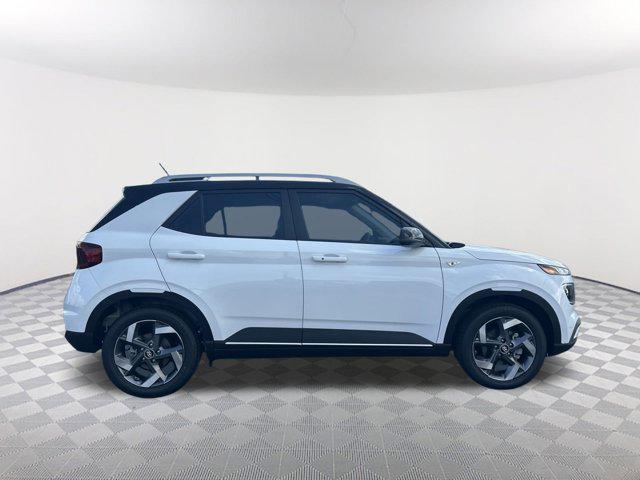 2025 Hyundai Venue Limited photo 4