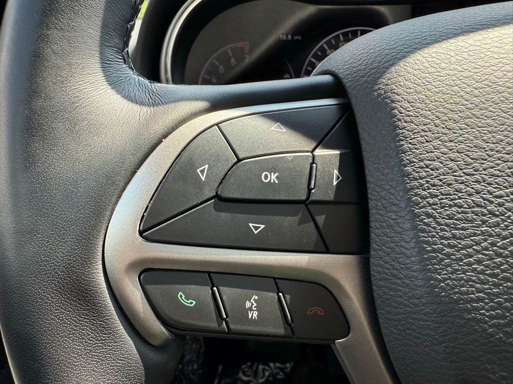 Used 2022 Red Jeep Laredo X image 15