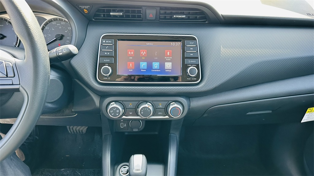 2025 Nissan Kicks Play S photo 17