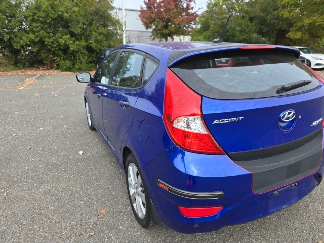 2013 Hyundai Accent SE photo 4