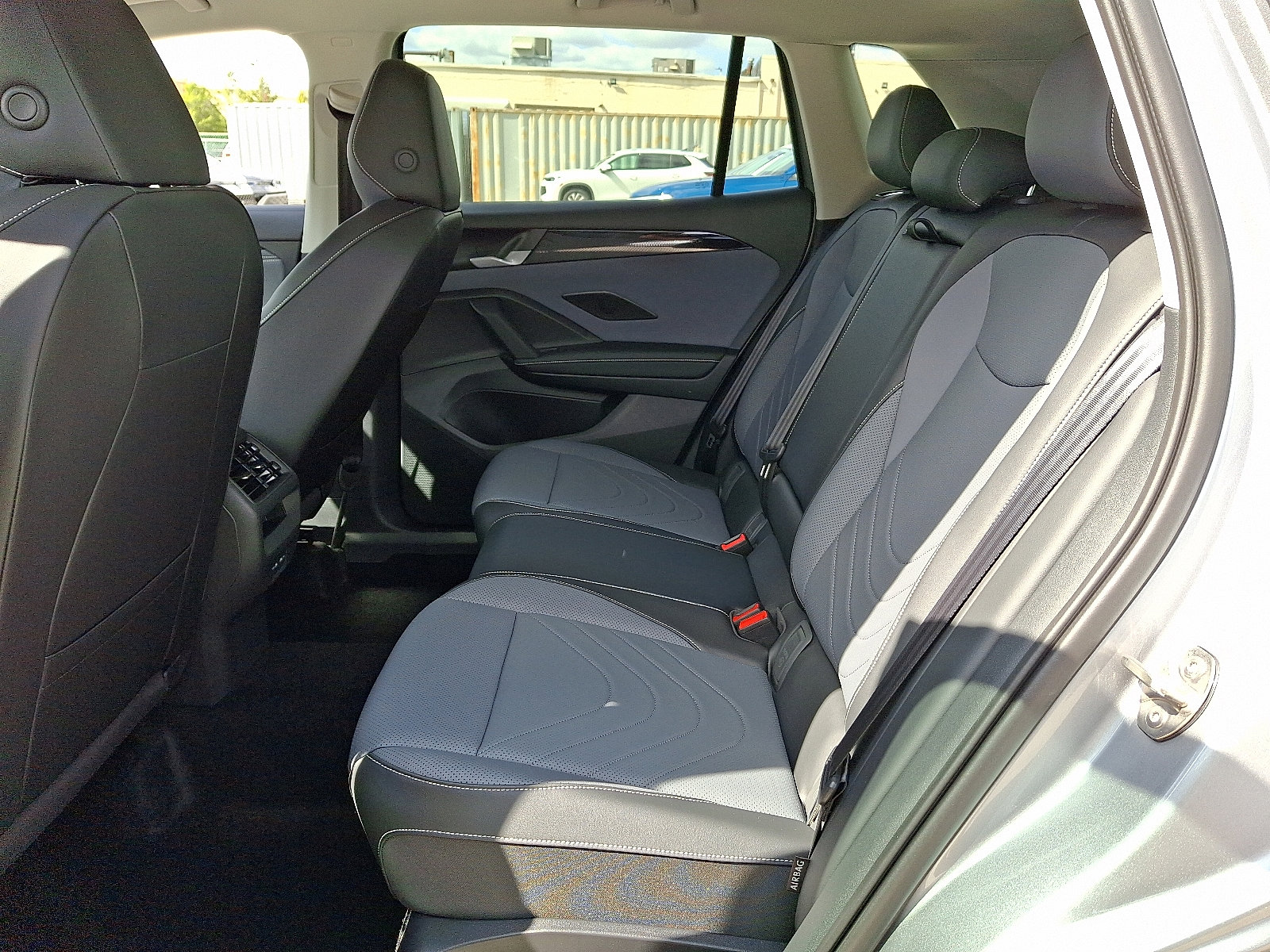 2025 Volkswagen Tiguan SE photo 4