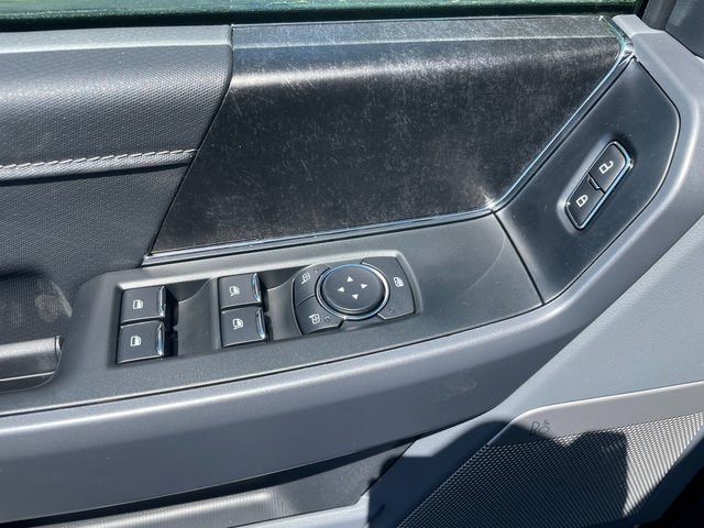 2025 Ford F-150 Lightning photo 19