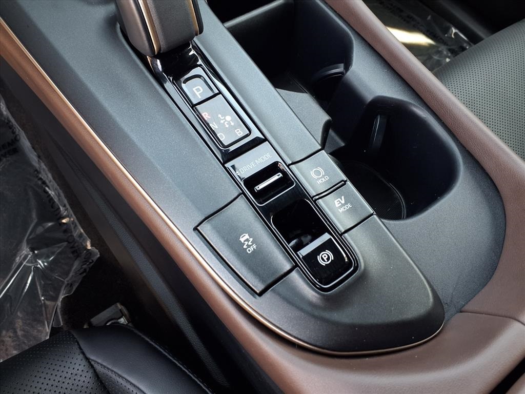 2023 Toyota Crown Limited photo 21