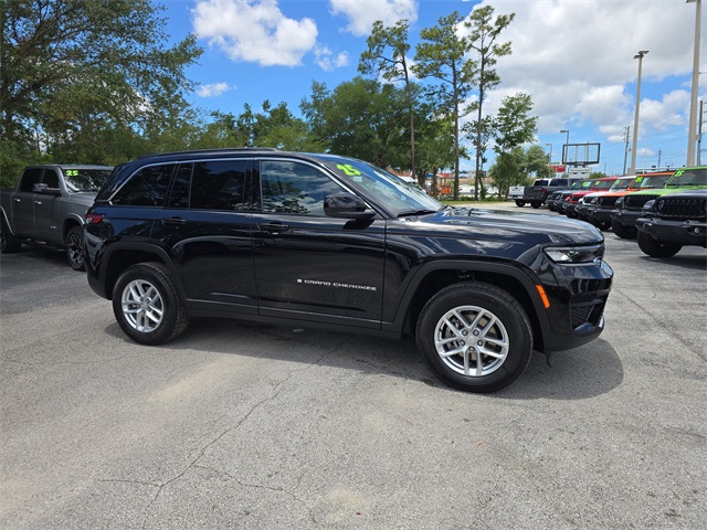 2025 Jeep Grand Cherokee Laredo X photo 2