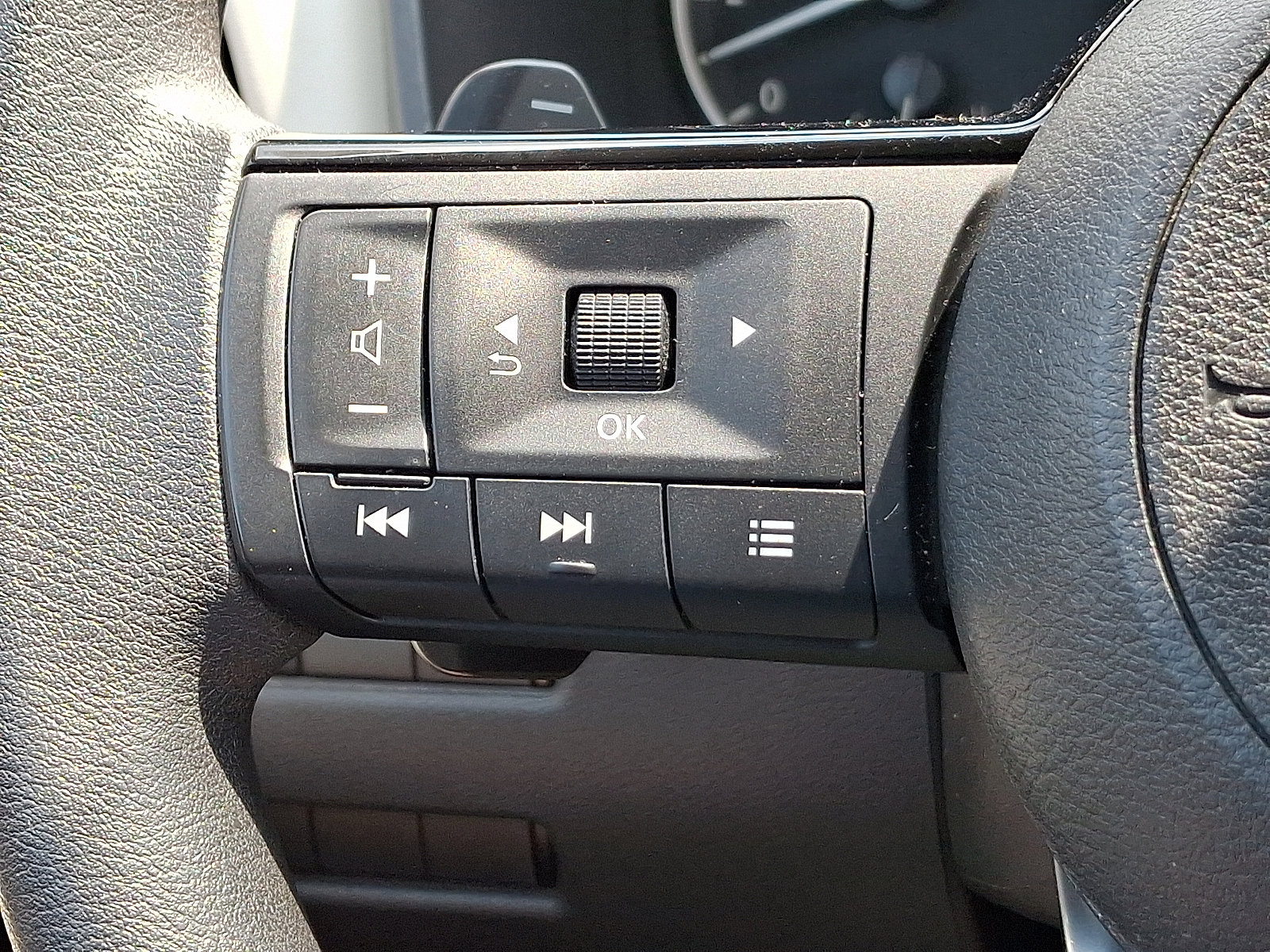 2023 Nissan Rogue SV photo 19