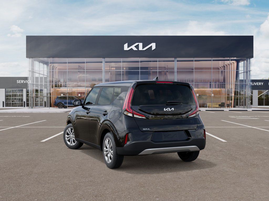 2025 Kia Soul LX photo 3