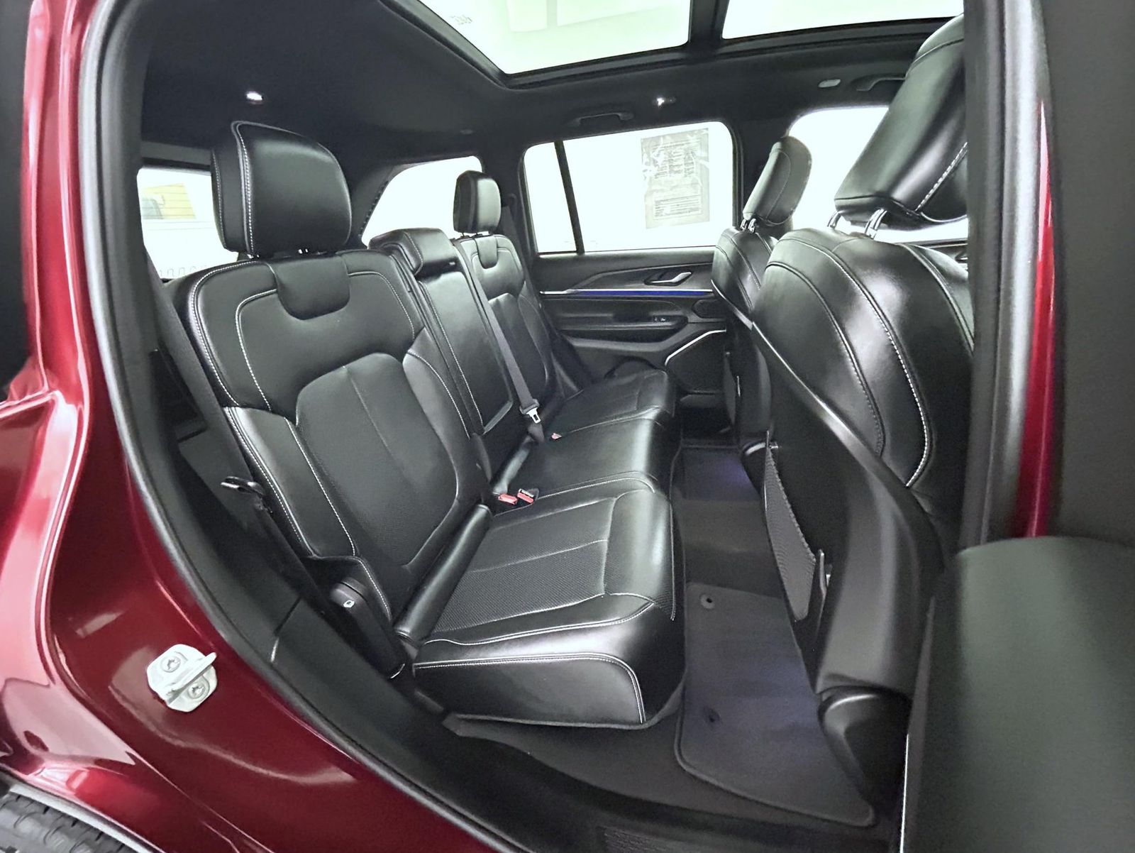 2022 Jeep Grand Cherokee Overland photo 18