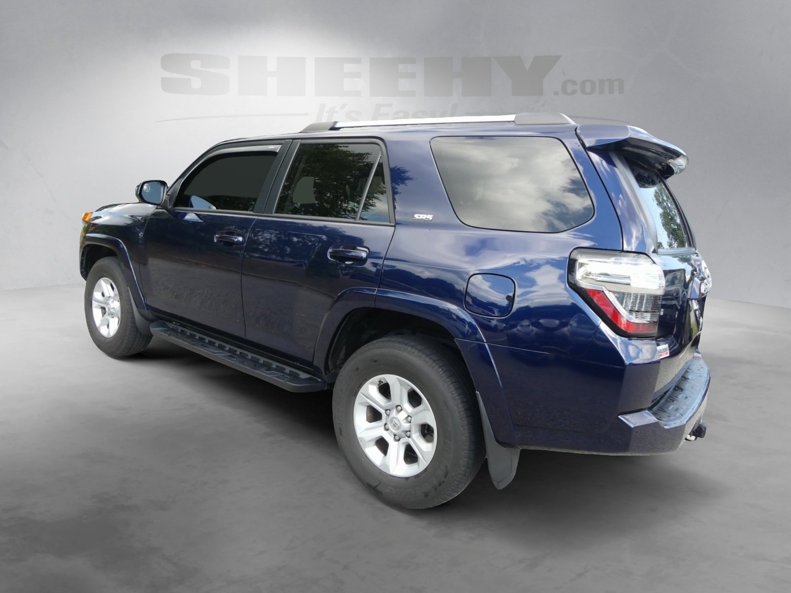 2022 Toyota 4Runner SR5 photo 3