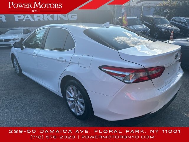 2019 Toyota Camry SE XLE photo 4