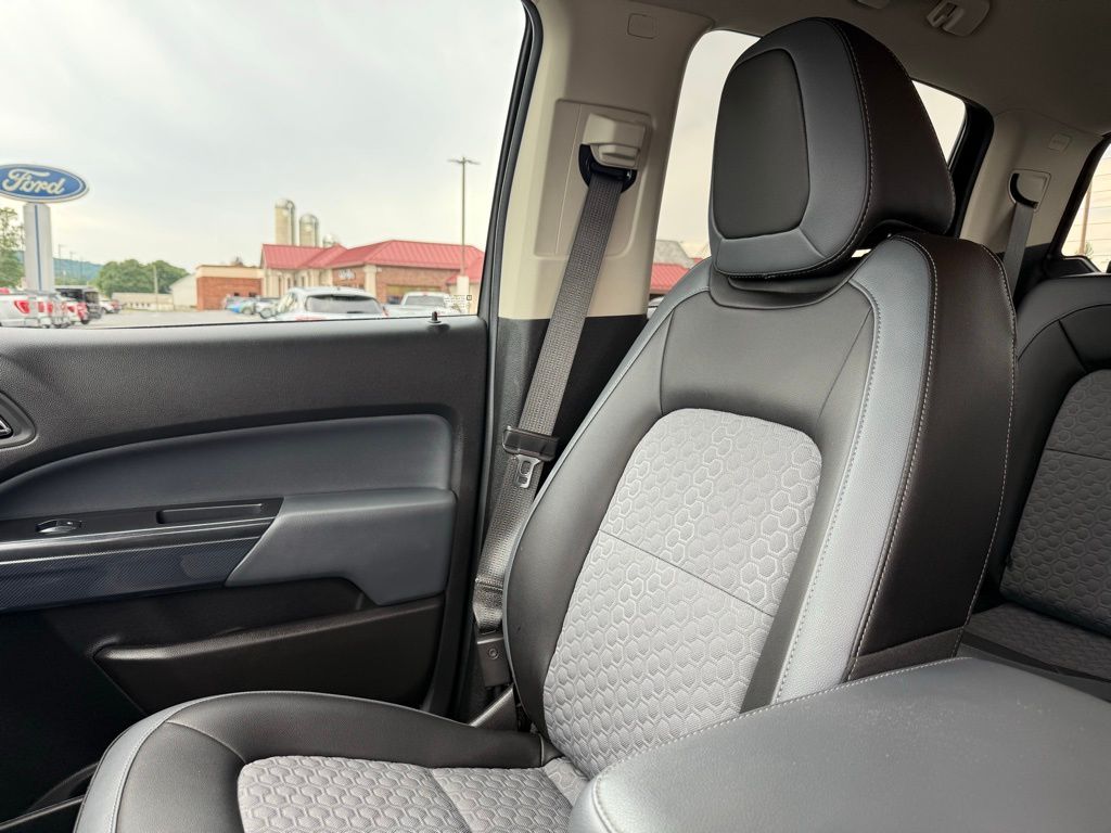 2020 Chevrolet Colorado Z71 photo 22