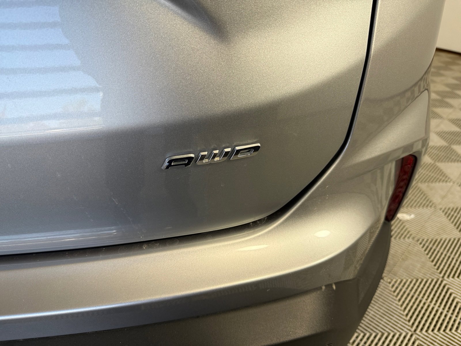 2022 Ford Edge SEL photo 2