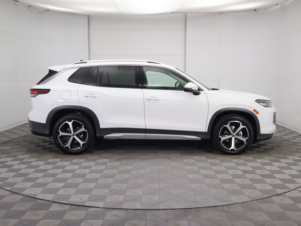 2025 Volkswagen Tiguan SE photo 4