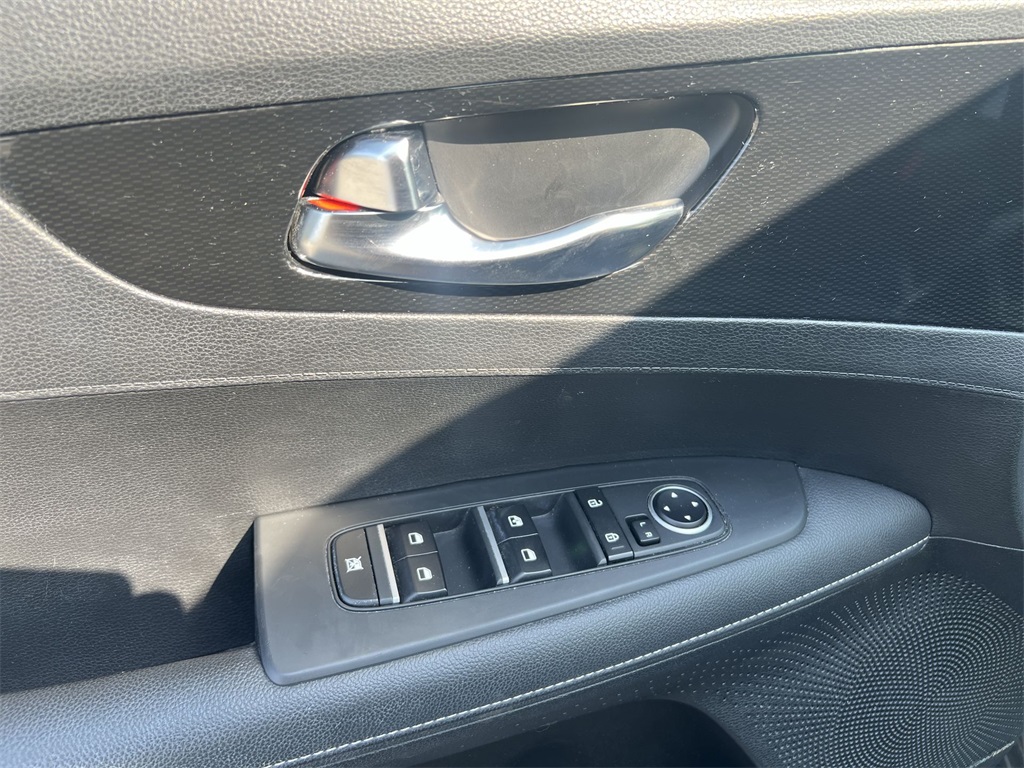 2023 Kia Forte GT-Line photo 14