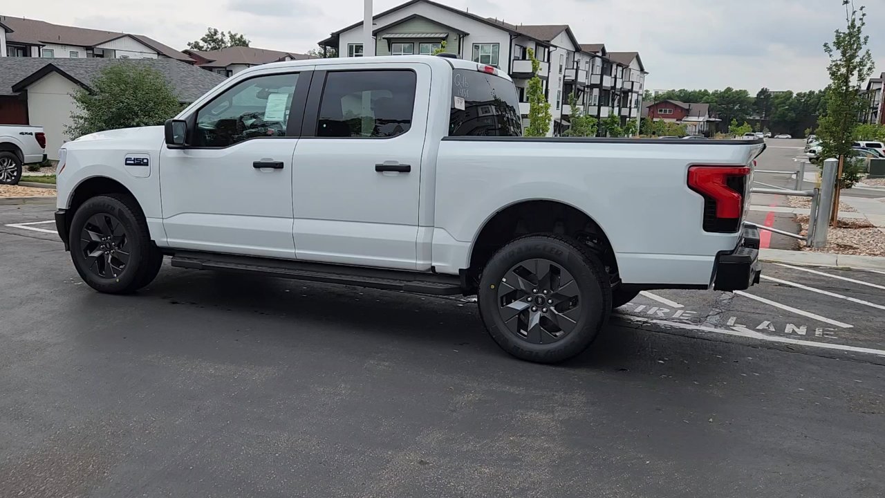 2025 Ford F-150 Lightning photo 2
